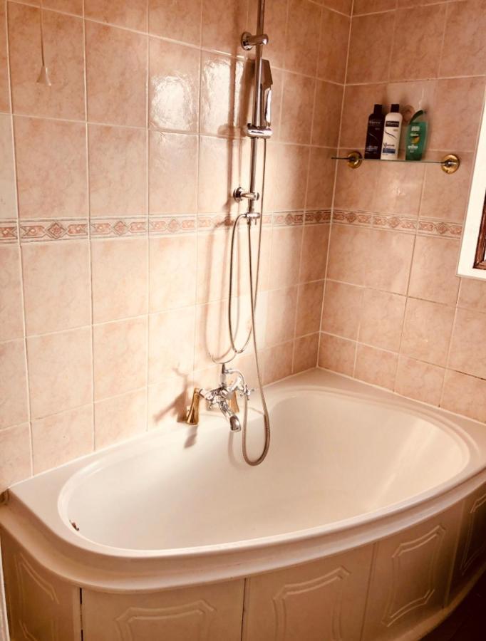 Ac Lounge 36 Apartment Rochford Luaran gambar